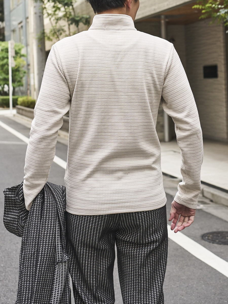セール特別価格】【再値下げ】ジオ柄スリットハイネックロングT