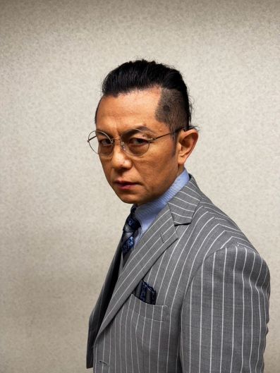 由 Koji Matoba 穿着