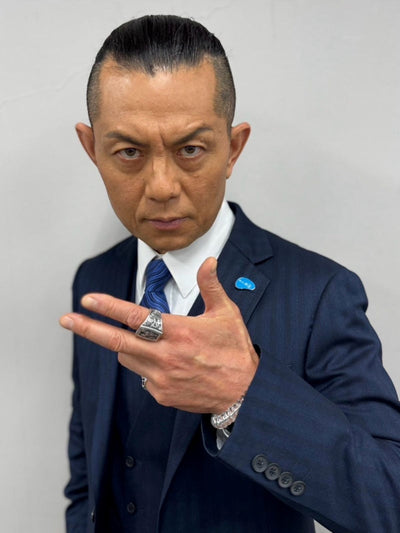 由 Koji Matoba 穿着
