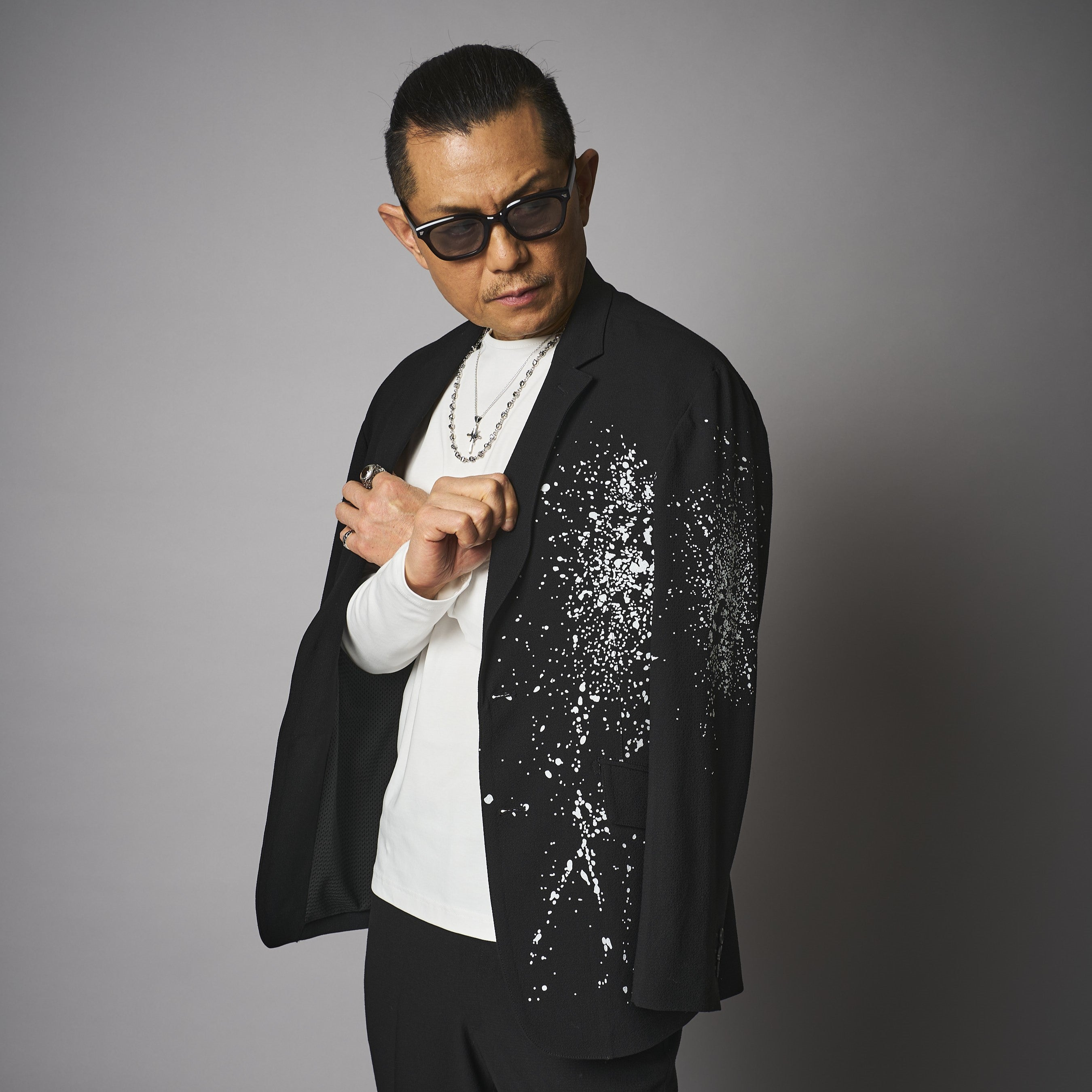 的場浩司 × GARNIER 「漆黒の太陽コレクション」 – GARNIER