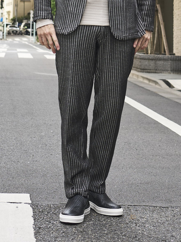 アルマーニが今1番力を入れているワッフルメッシュ製ストレッチ