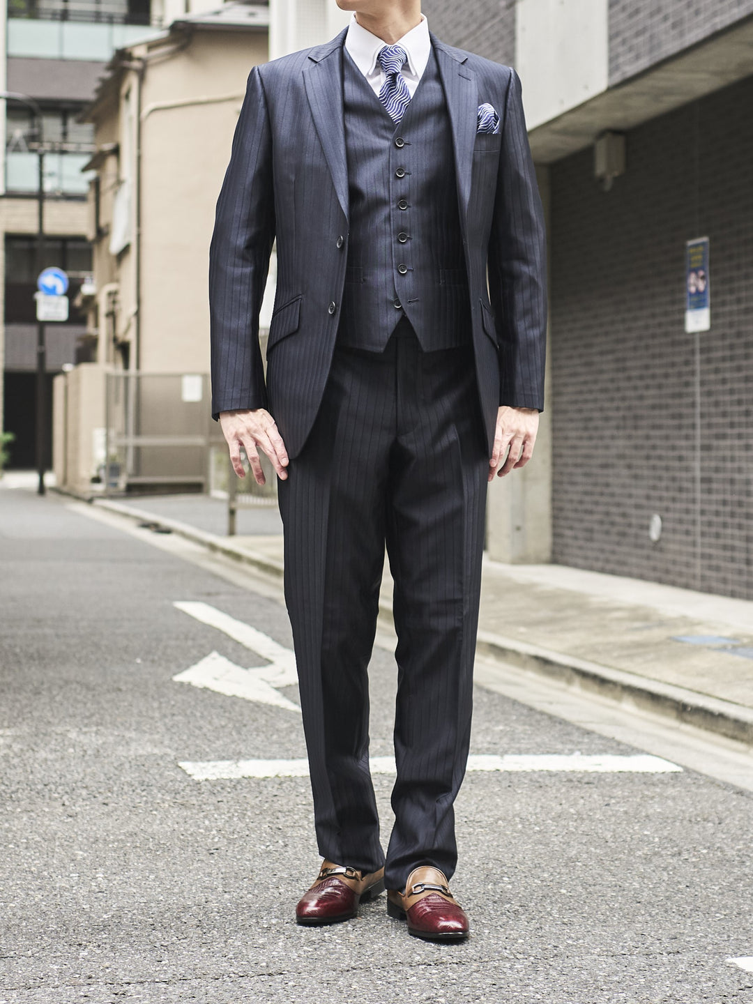 極美品　ガルニエ　現行モデル　3ピース　ストライプ　スーツ　セットアップ　グレー WEB限定/OUTLET】【CLASSICO TAPERED】【秋冬】3釦段返り